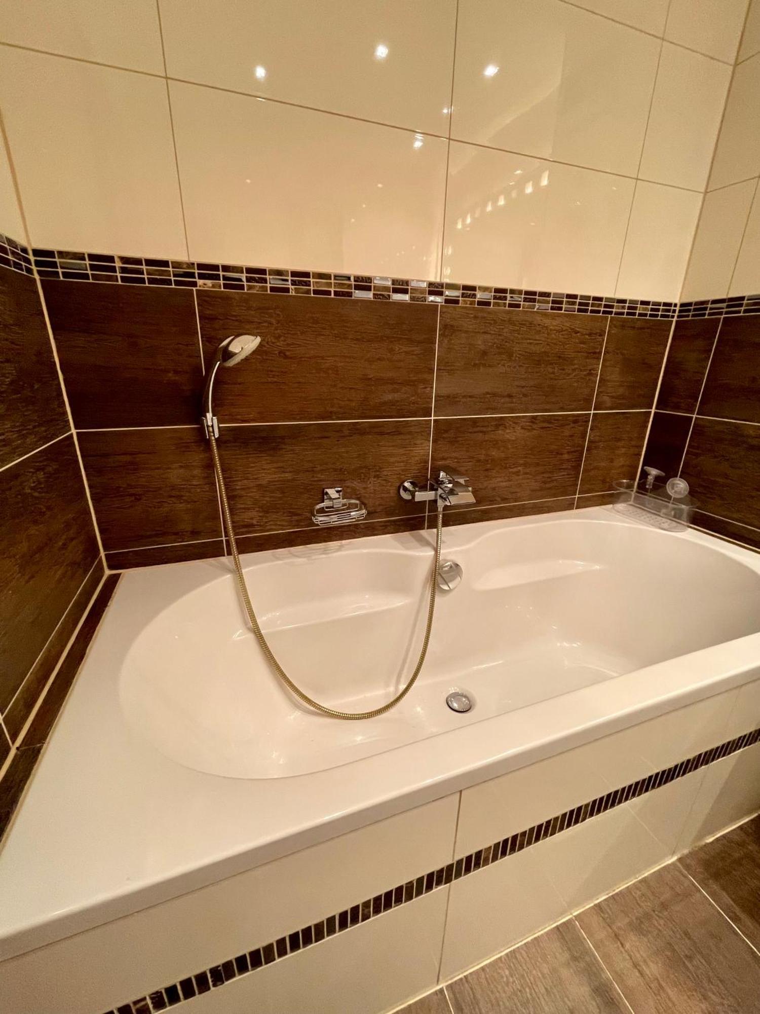 Wunderschoenes 2 Zimmer Apartment Zentrum Goldstadt Pforzheim Luaran gambar