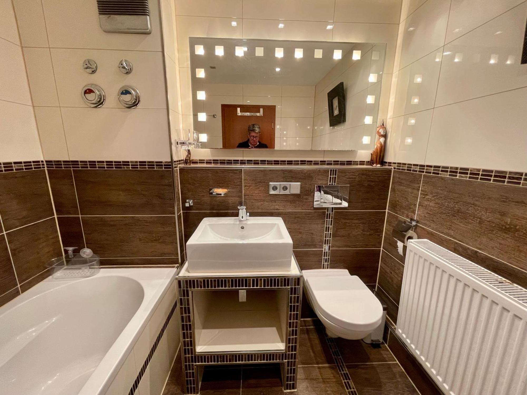 Wunderschoenes 2 Zimmer Apartment Zentrum Goldstadt Pforzheim Luaran gambar
