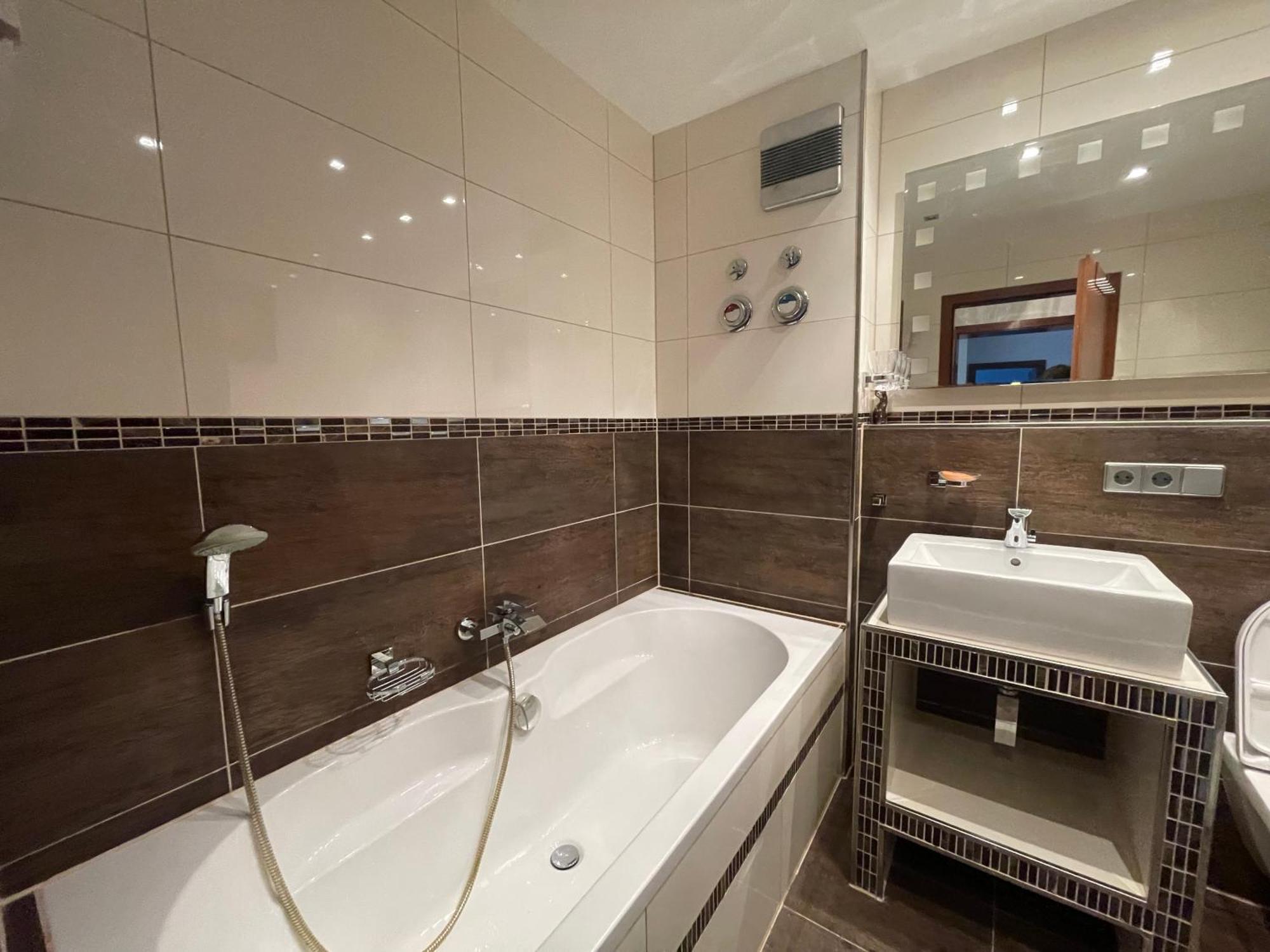Wunderschoenes 2 Zimmer Apartment Zentrum Goldstadt Pforzheim Luaran gambar